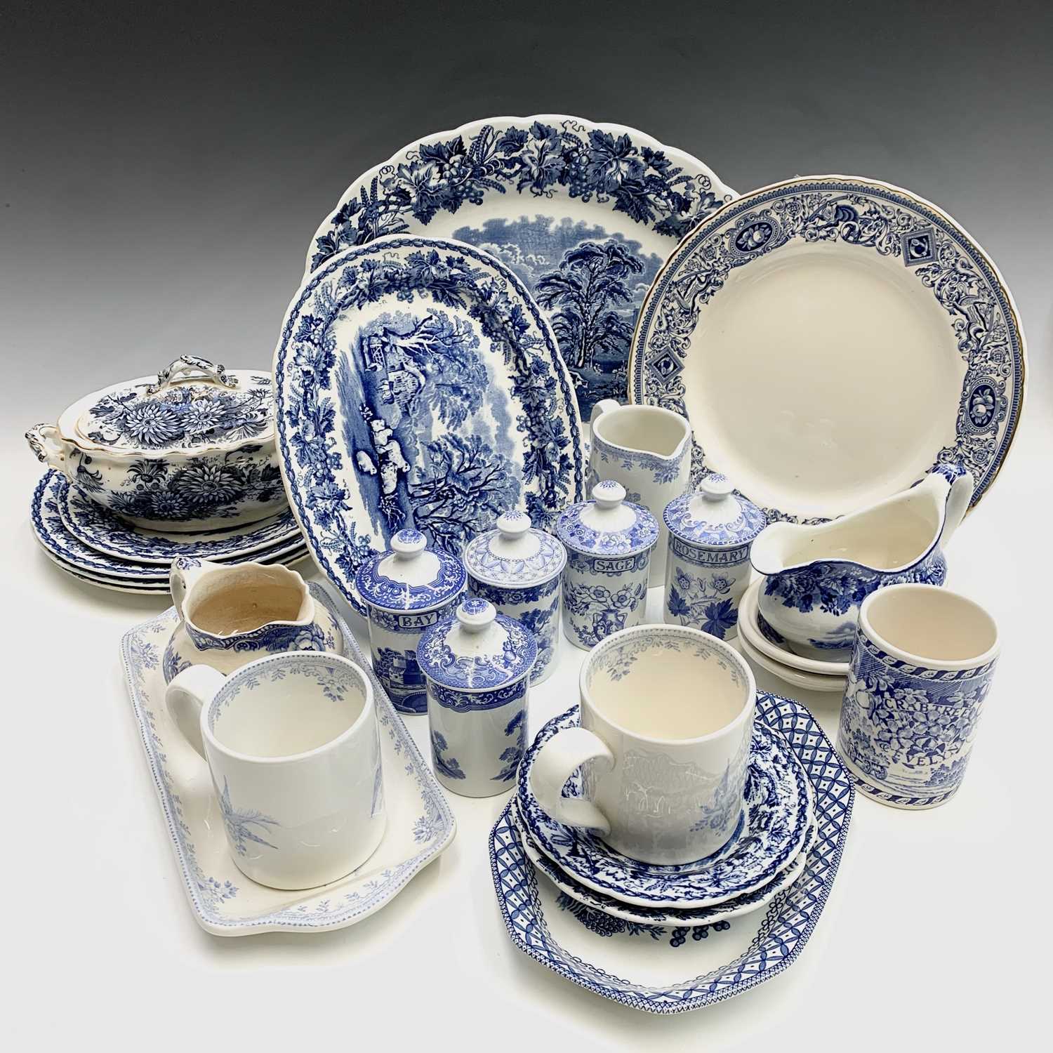 Lot 1095 - A set of five Spode 'Blue Room' collection