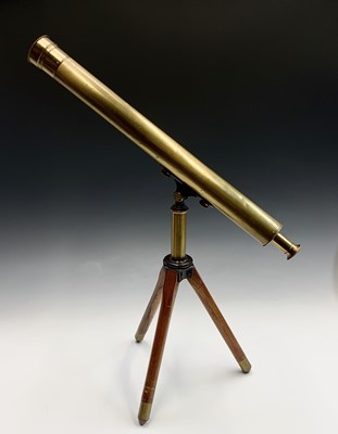 Lot 476 - A brass telescope, circa 1900, complete with...