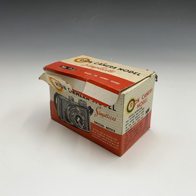 Lot 468 - A Voigtlander Brilliant camera and case,...