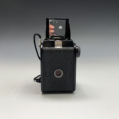 Lot 468 - A Voigtlander Brilliant camera and case,...