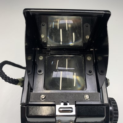 Lot 468 - A Voigtlander Brilliant camera and case,...