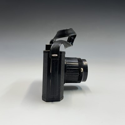 Lot 468 - A Voigtlander Brilliant camera and case,...
