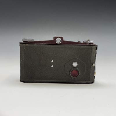 Lot 468 - A Voigtlander Brilliant camera and case,...