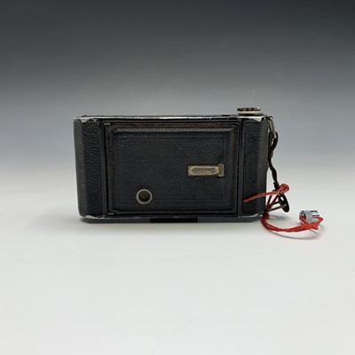 Lot 468 - A Voigtlander Brilliant camera and case,...