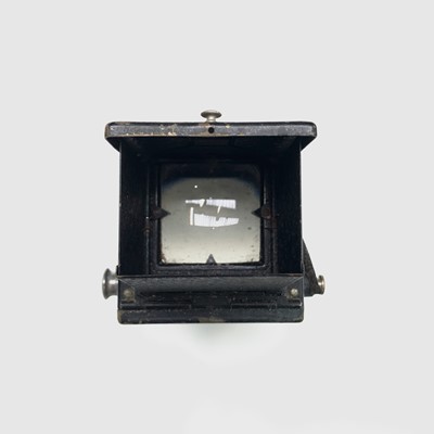 Lot 468 - A Voigtlander Brilliant camera and case,...