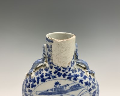 Lot 138 - A Chinese blue and white porcelain moon flask,...