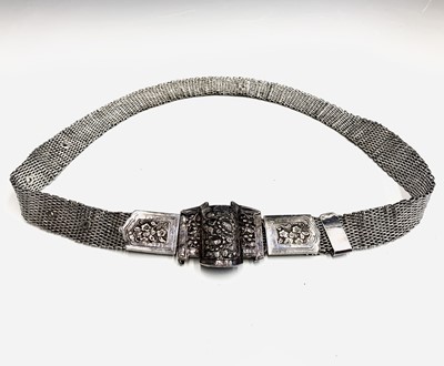 Lot 444 - A heavy Chinese woven silver belt with chased...