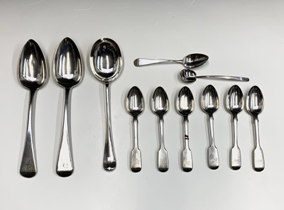 Lot 15 - Eleven English silver spoons 11.1oz