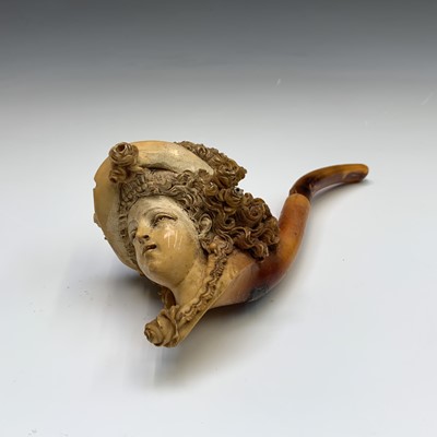 Lot 589 - A cased Meershaum pipe with amber mouth piece,...