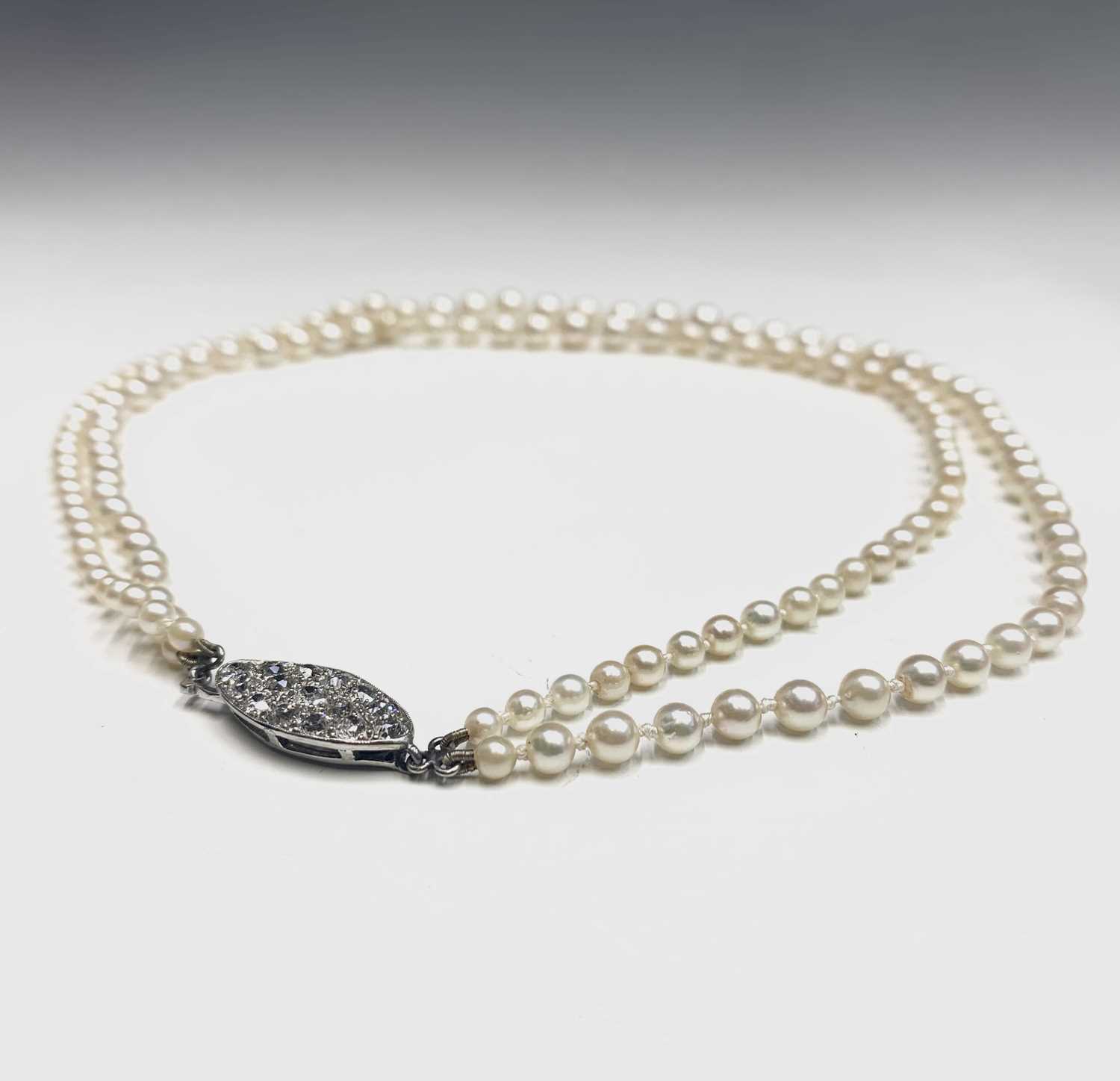 Lot 562 - A double-strand graduated pearl necklace