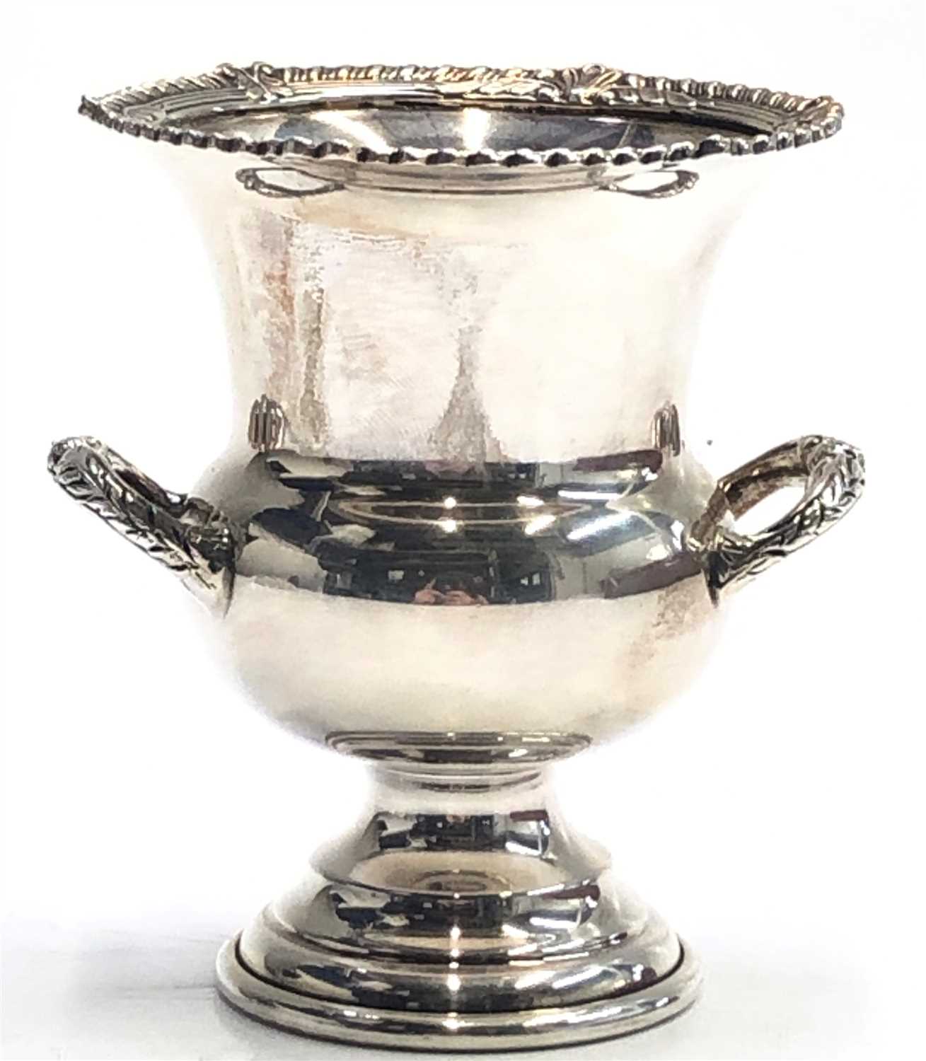 Lot 2080 - A small modern silver urn, Birmingham 1972, 2.7g.