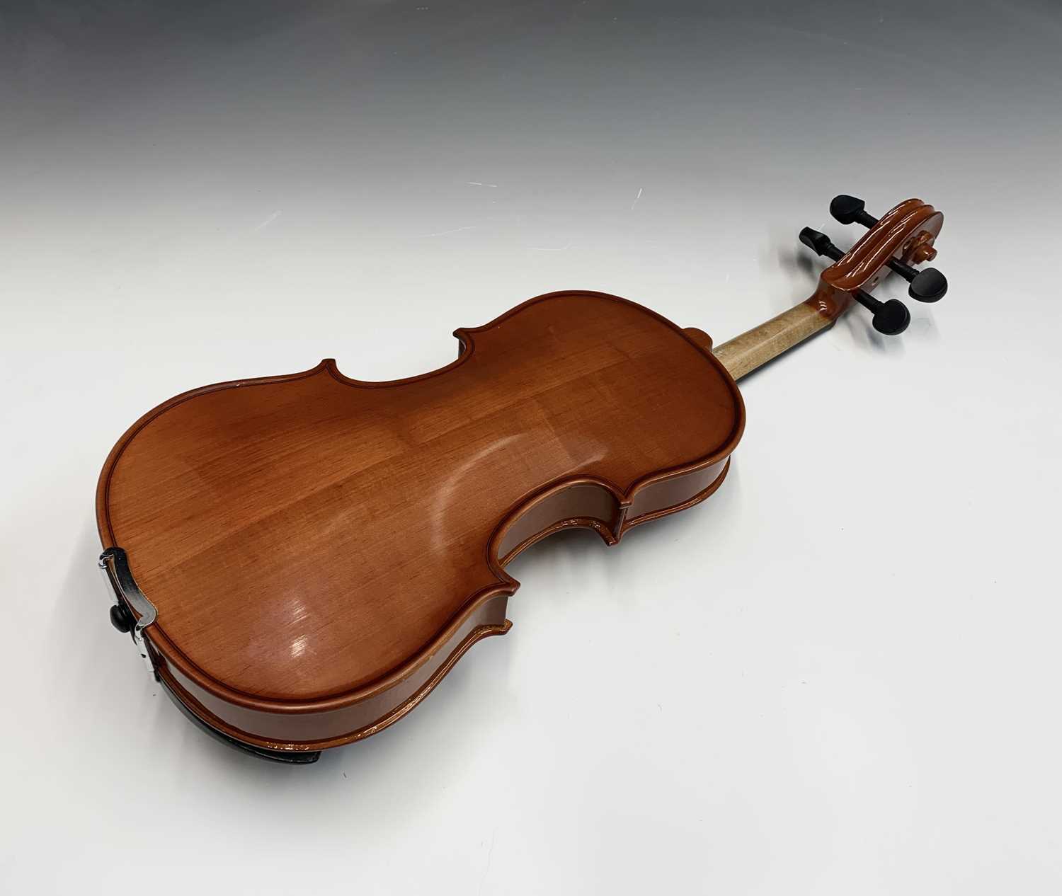 Lot 38 A Chinese Antoni violin, model ACV31, with