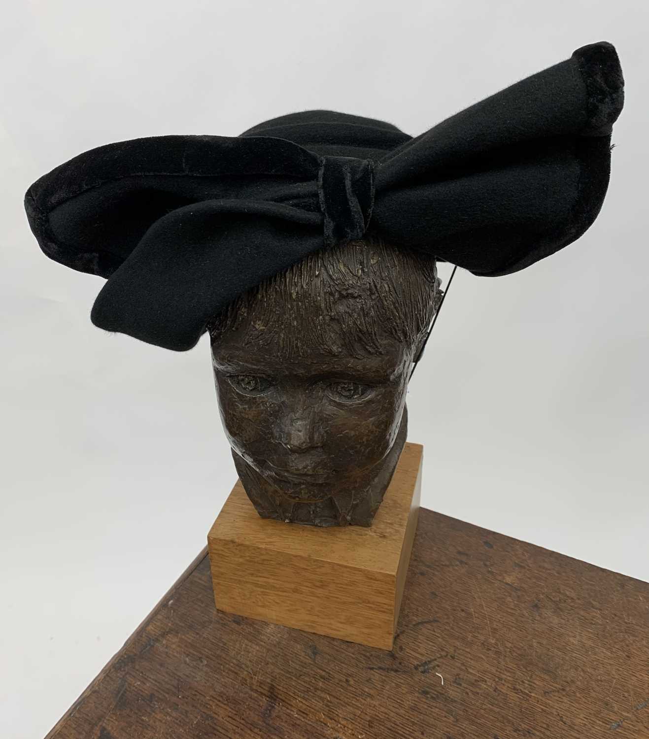 Lot 2865 A large faux leather hat box with a