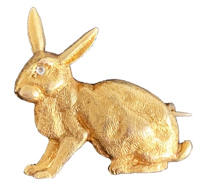 Lot 726 - A charming Victorian 15ct gold hare brooch,...