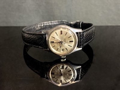 Lot 820 - A ladies Omega stainless steel cased automatic...