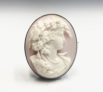 Lot 467 - A Victorian gold mounted, carved shell, cameo...