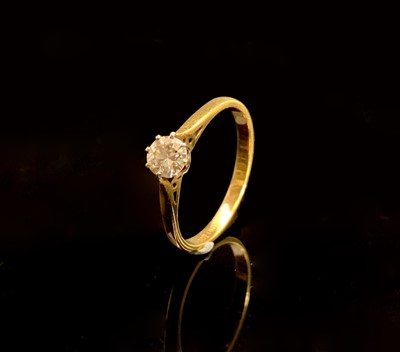 Lot 742 - An 18ct gold solitaire diamond ring of approx...