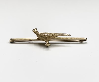 Lot 696 - An 18ct gold pheasant brooch, 5.7gm.