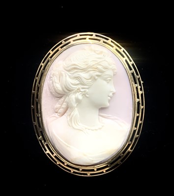 Lot 460 - A 14ct gold mounted cameo brooch 14.6gm 46mm...
