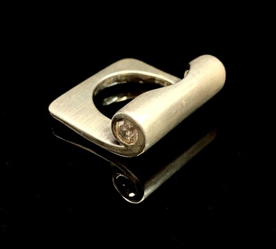 Lot 419 - A contemporary roll-top silver ring 14gm