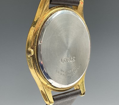 Lot 94 - A ladies 9ct gold cased watch with Buren...