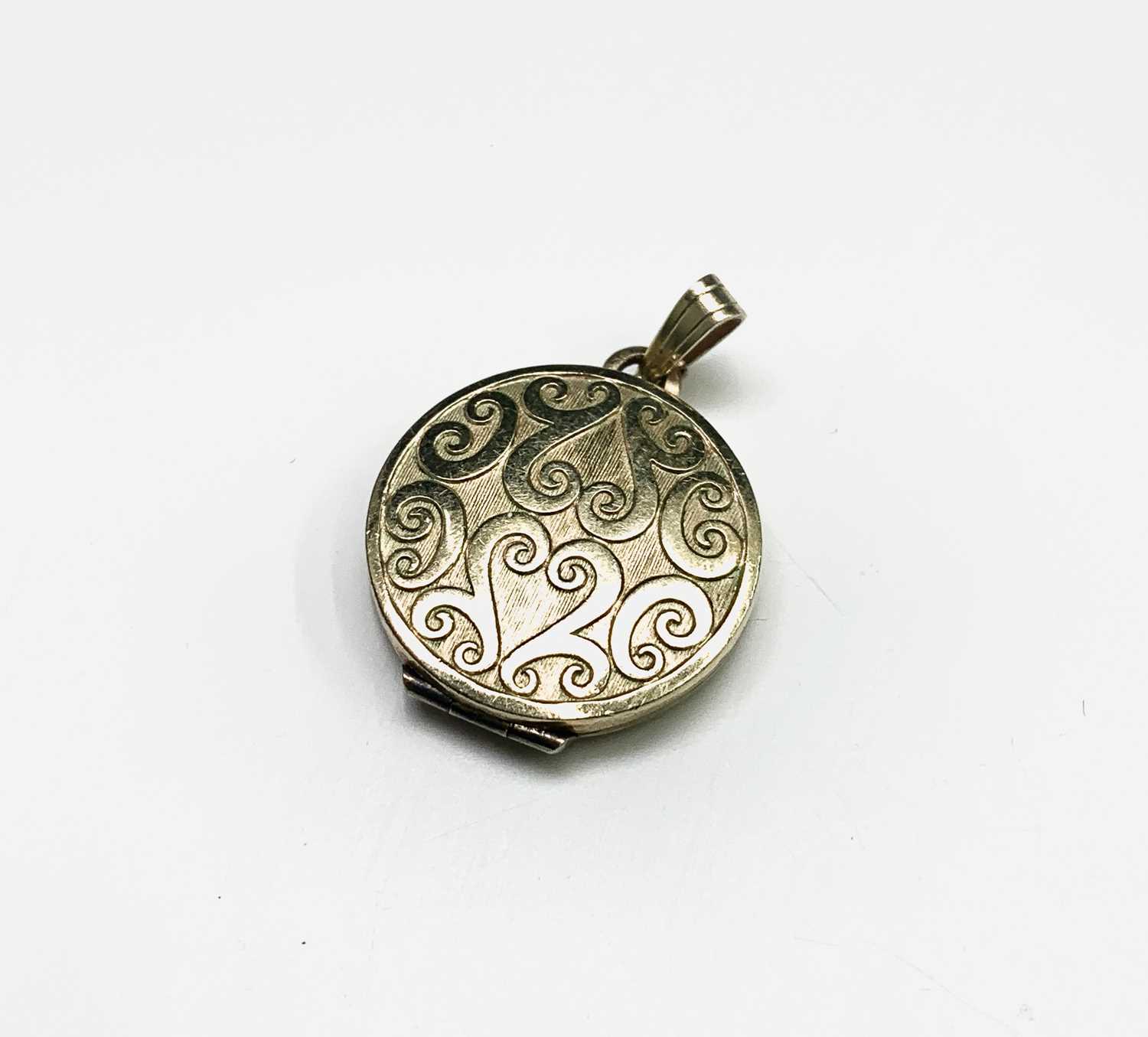 Click H Locket Lot 340 - A gold plated locket