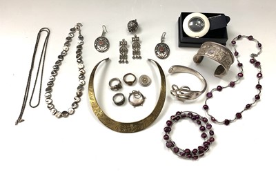 Lot 512 - Contemporary silver jewellery etc