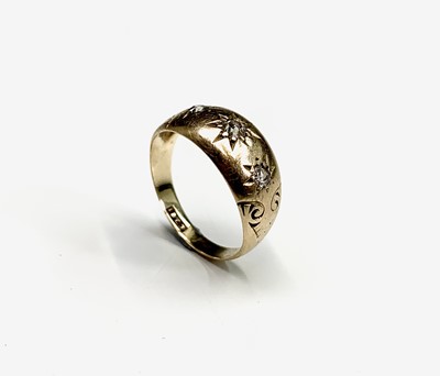 Lot 192 - A Victorian 18ct gold ring gipsy, 2.7gm set...