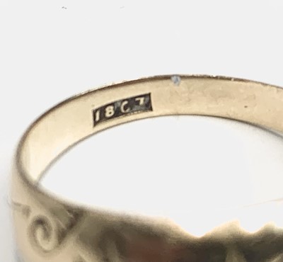 Lot 192 - A Victorian 18ct gold ring gipsy, 2.7gm set...