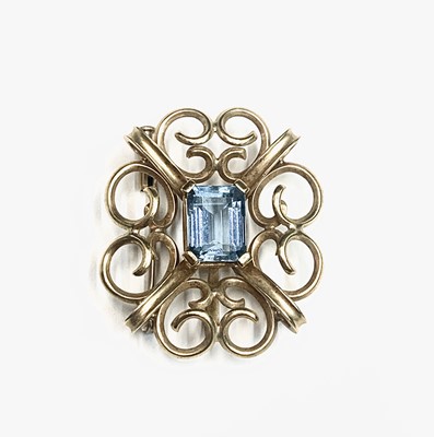 Lot 457 - A 1950s 18ct gold brooch/pendant set with an...