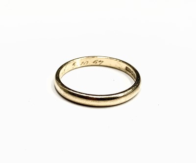 Lot 640 - A 22ct gold band 3.4gm. Approx size: Q