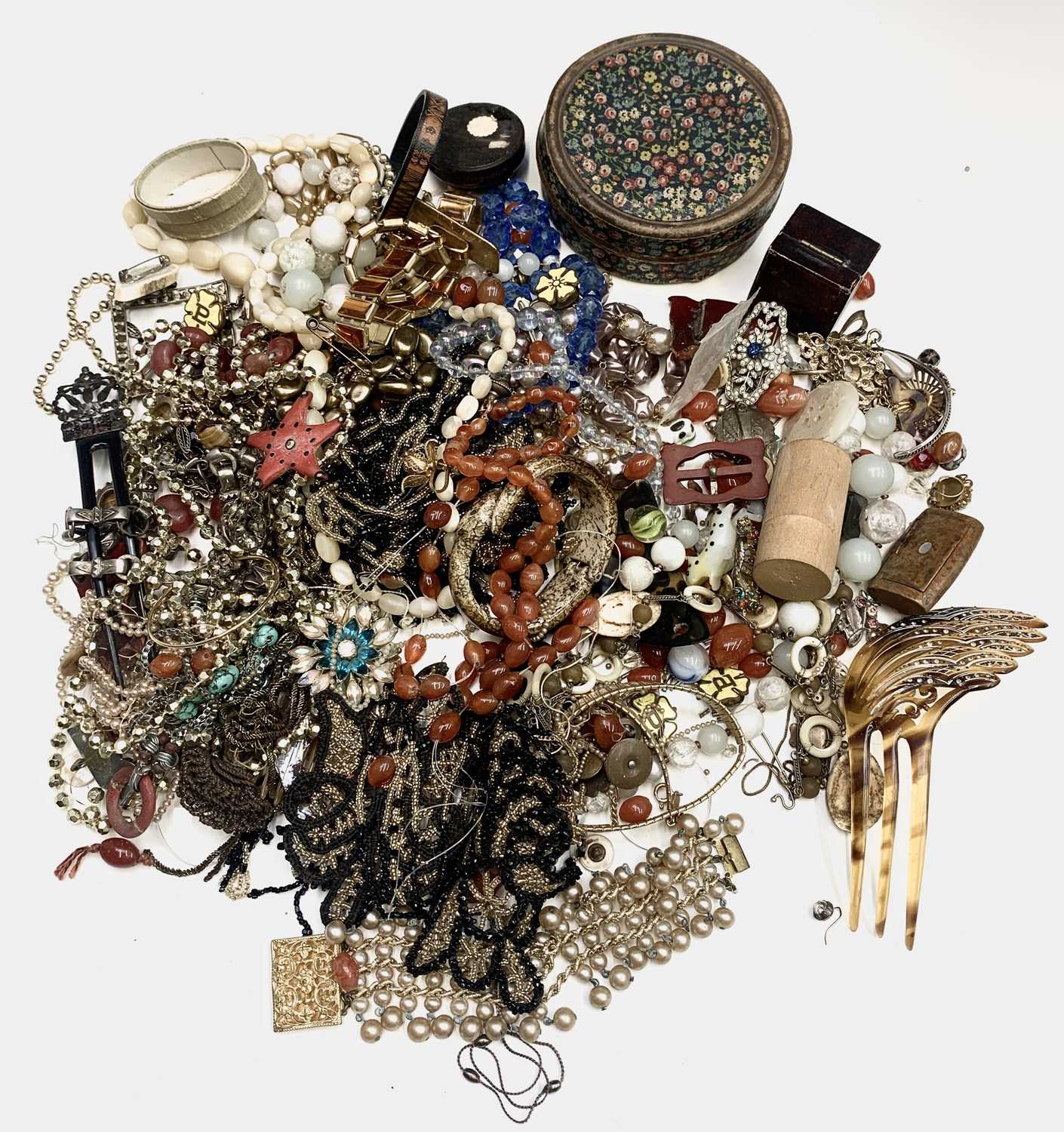 Lot 539 - Costume jewelery