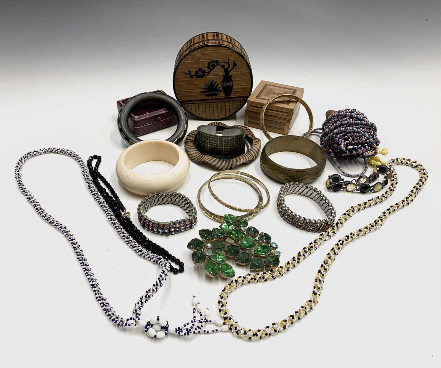 Lot 492 - Costume jewellery etc.