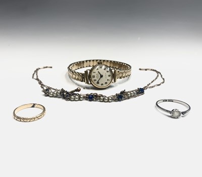Lot 300 - A 9ct gold necklace, a gold band and an 18ct...