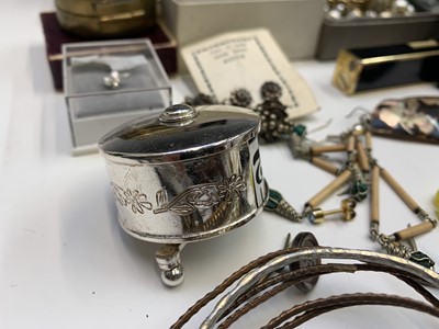 Lot 269 - Jewellery by Butler and Wilson.