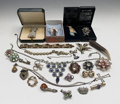 Lot 495 - Costume jewellery