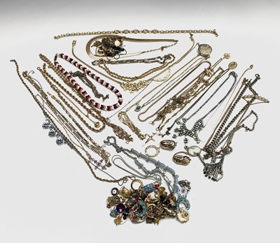 Lot 579 - Costume jewellery