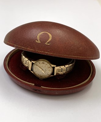 Lot 813 - A ladies Omega 9ct gold cased wristwatch with...