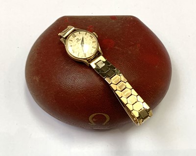 Lot 813 - A ladies Omega 9ct gold cased wristwatch with...