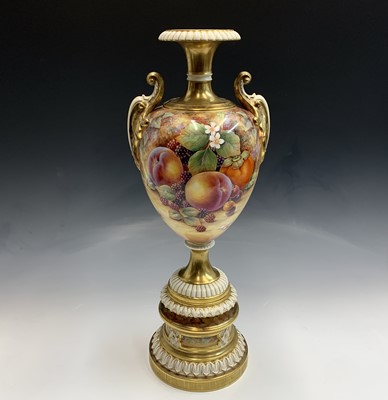 Lot 810 - A good large Worcester fruit painted pedestal...