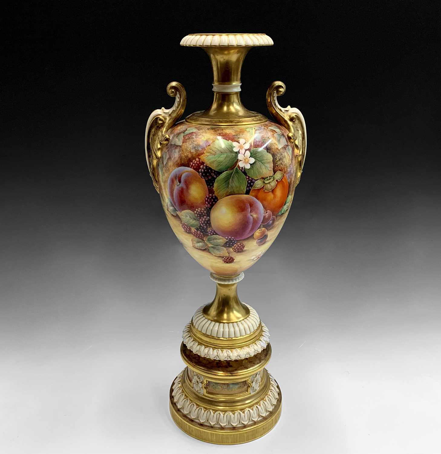 Lot 810 - A good large Worcester fruit painted pedestal...