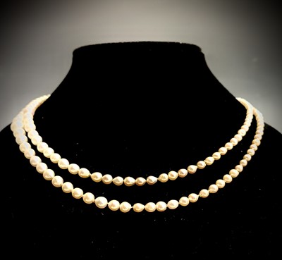 Lot 339 - A double-strand pearl necklace the largest...