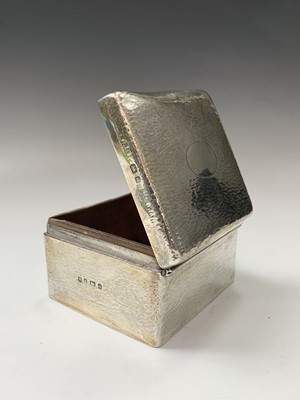 Lot 87 - An Edwardian textured silver cigarette box by...