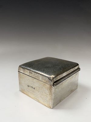 Lot 87 - An Edwardian textured silver cigarette box by...