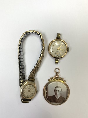 Lot 313 - A 9ct gold photo fob and two 9ct gold ladies...