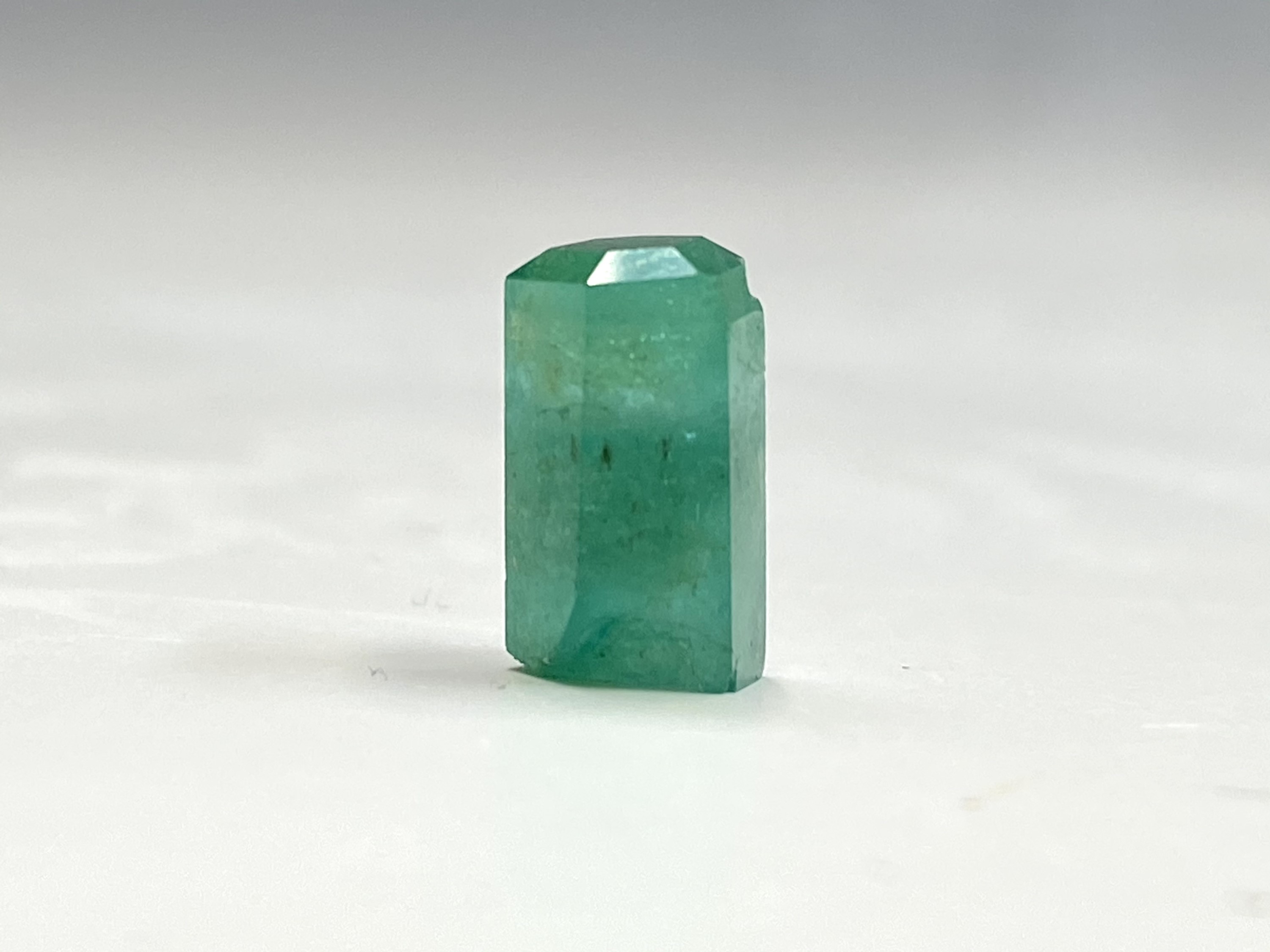 Lot 733 - A small column of faceted emerald,