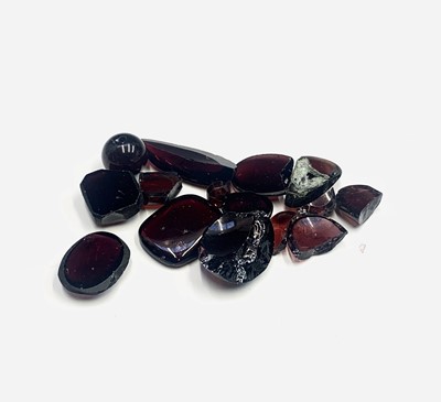 Lot 538 - Various garnet stones, 19g.