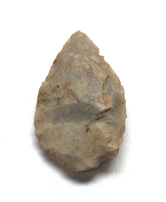 Lot 439 - Very fine Neolithic triangular chert arrow...