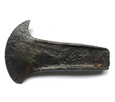 Lot 469 - Bronze Age winged axe, copper alloy (008)...