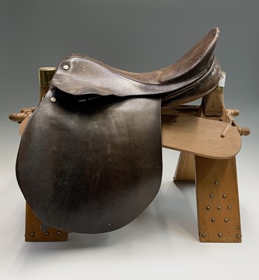 Lot 257 - A Lovatt & Ricketts children's saddle, seat 15"...